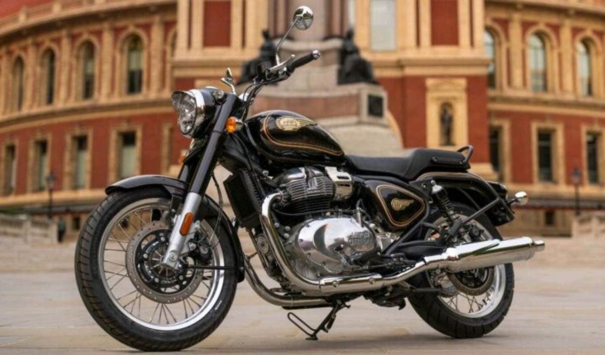 202520Royal20Enfield20Bullet2065020parked20showing20chrome20fuel20tank20with20hand painted20pinstripes20and20vintage20styling 1200X704px 2