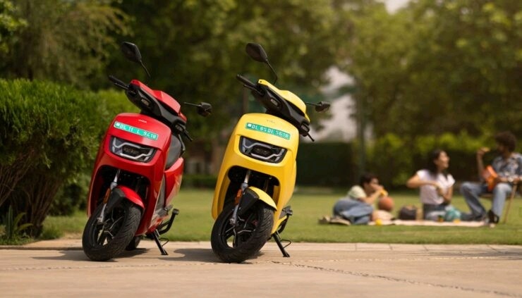 Vida VX2 Go electric scooter side view with rider and pillion Vida VX2 Go electric scooter side view with rider and pillion