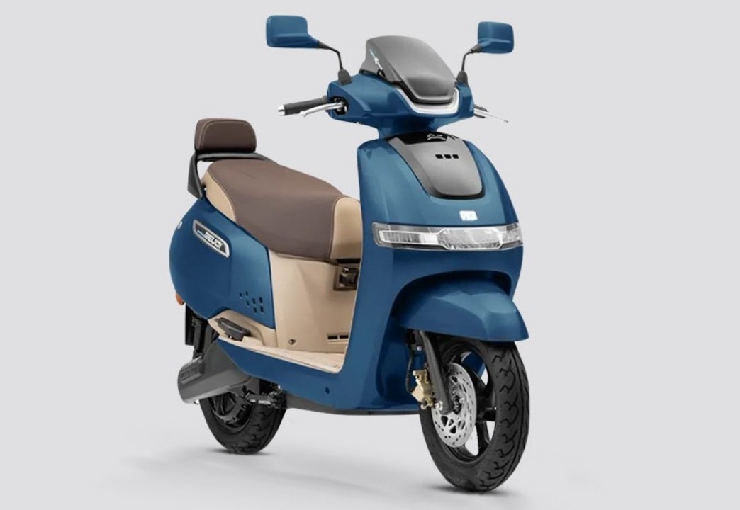 iQube electric model in blue