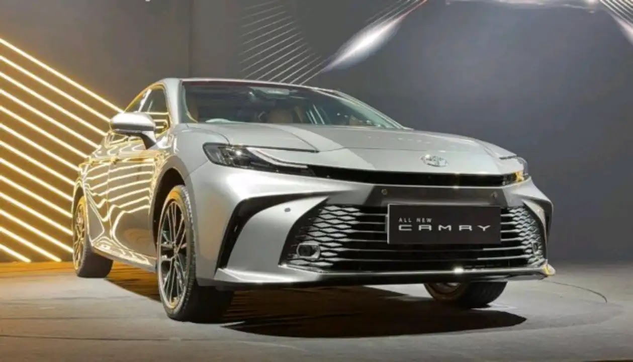 2025 Toyota Camry Hybrid 2 3