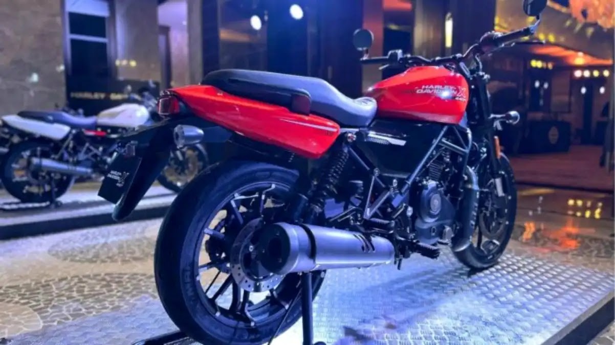 Harley-Davidson X440 T instrument cluster displaying Ride-by-Wire modes and traction control system Harley-Davidson X440 T instrument cluster displaying Ride-by-Wire modes and traction control system