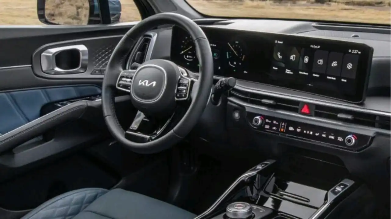 Sorento Hybrid interior dashboard with dual screens