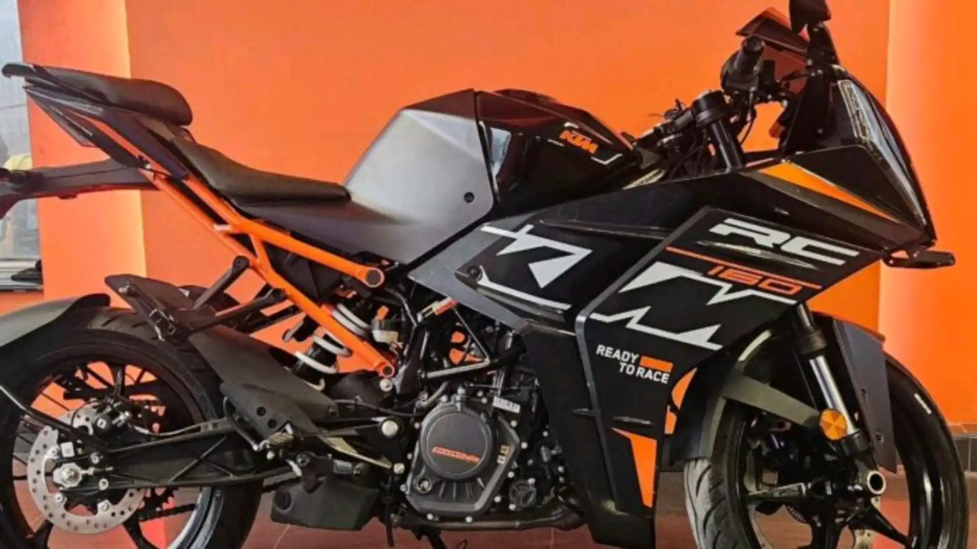 KTM RC 160 black sportbike front three-quarter view